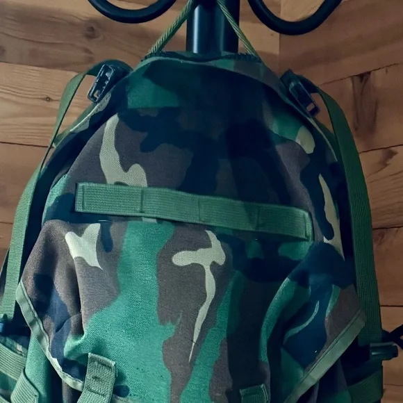 Vintage Camouflage Backpack Military Style Camo Rucksack Adjustable Straps GUC - Picture 7 of 11